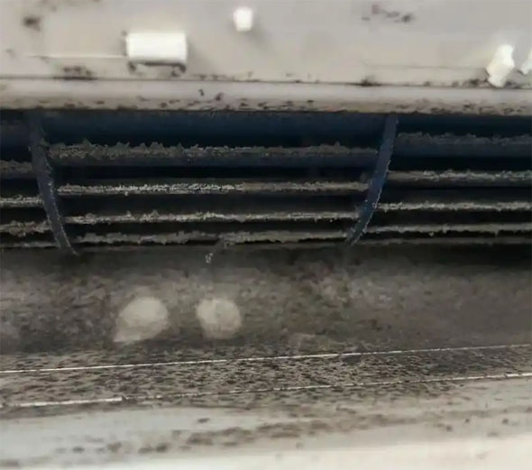 新北空调吹的风有股烧焦味是怎么回事